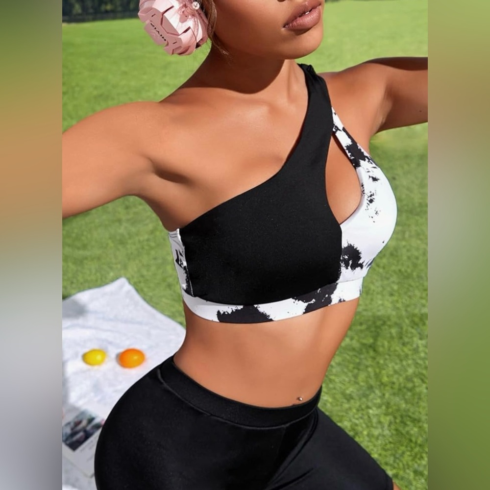 Black and White One-Shoulder Sports Bra - Picture 4 of 7
